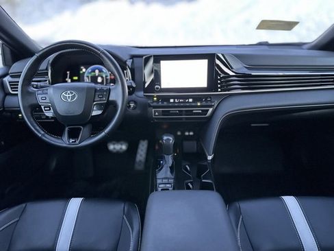 Used 2025 Toyota Camry SE w/ Convenience Package image 22