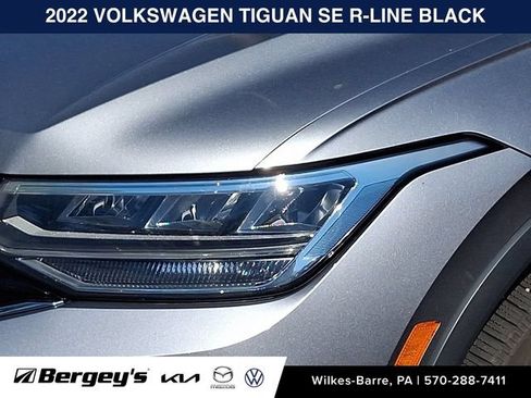 Certified 2022 Volkswagen Tiguan SE R-Line AWD/4WD image 11