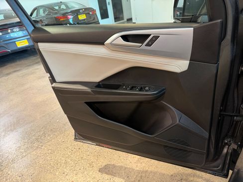 Used 2026 Volkswagen Taos SE FWD image 18