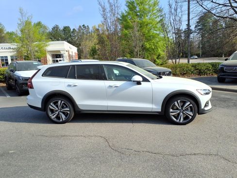 New 2026 Volvo V60 B5 Cross Country Plus w/ Protection Package Premier AWD/4WD image 2