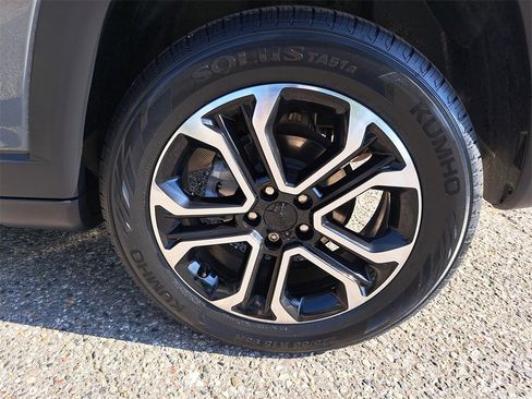 Used 2022 Jeep Compass Limited image 31