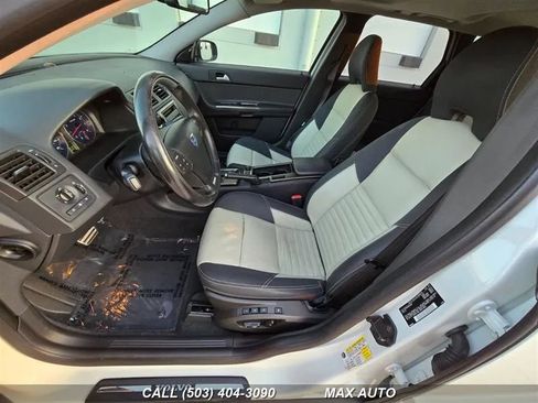 Used 2011 Volvo V50 T5 R-Design image 11