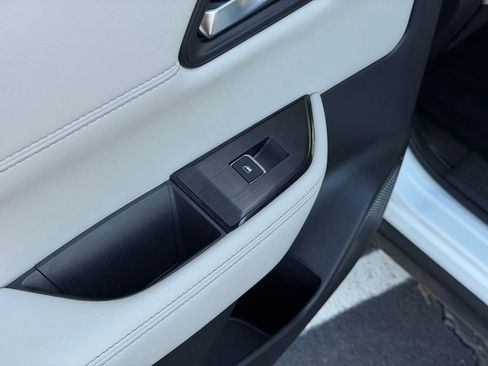 Used 2025 Nissan Rogue SL w/ Tech Package AWD/4WD image 19