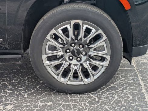 Used 2024 GMC Yukon XL Denali Ultimate AWD/4WD image 12