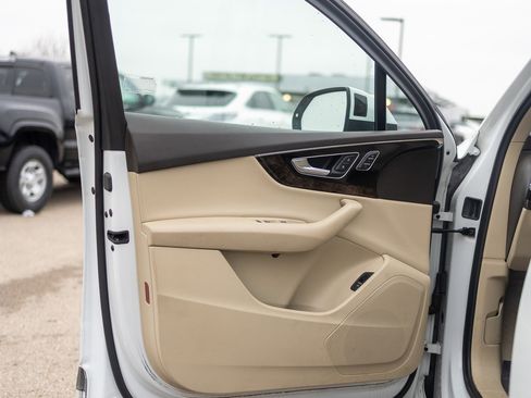 Used 2019 Audi Q7 3.0T Premium image 44