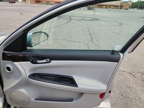 Used 2012 Chevrolet Impala LTZ FWD image 17