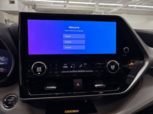 Used 2023 Toyota Highlander Platinum image 22