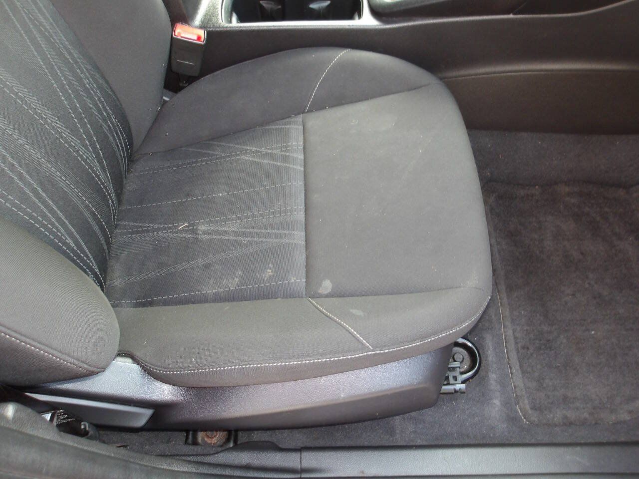 Used 2015 Ford Focus SE w/ SE Sport Package FWD image 22