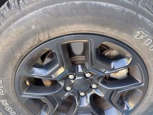 Used 2021 Jeep Cherokee Trailhawk image 28