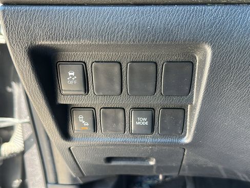 Used 2020 Nissan Pathfinder SV AWD/4WD image 15