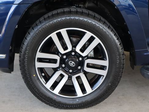 Used 2021 Toyota 4Runner Limited image 11