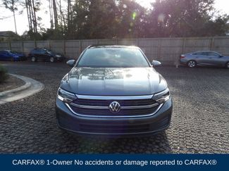 Used 2023 Volkswagen Jetta SE video 2