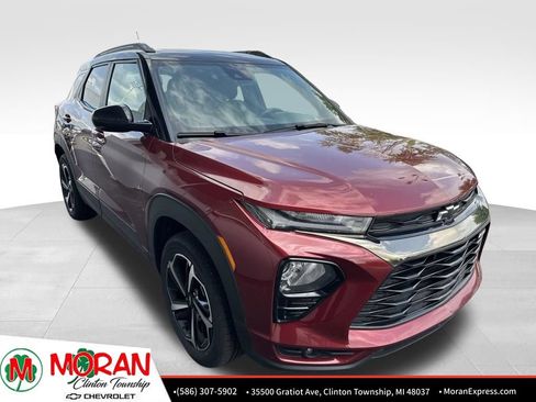 Used 2023 Chevrolet TrailBlazer RS w/ Sun and Liftgate Package AWD/4WD image 2