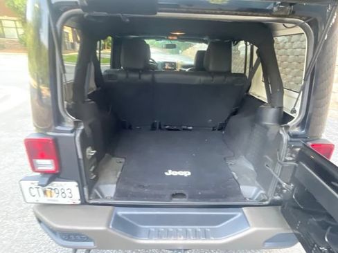 Used 2017 Jeep Wrangler Unlimited Sahara AWD/4WD image 7