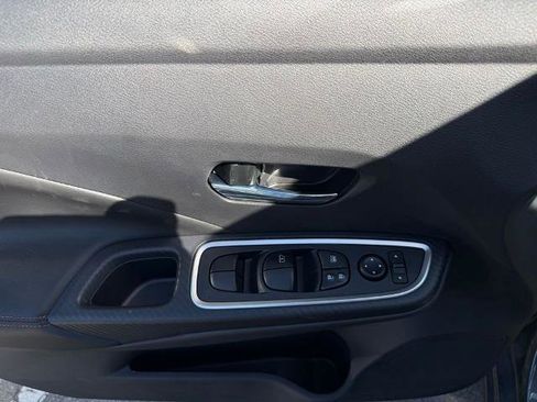 New 2025 Nissan Versa SR w/ Trunk Package image 19