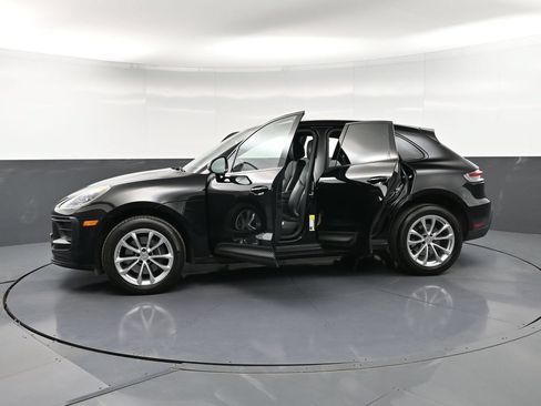 Certified 2023 Porsche Macan Turbo AWD/4WD image 34