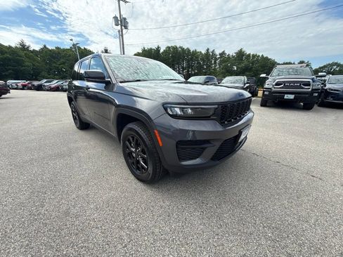 Certified 2024 Jeep Grand Cherokee Altitude AWD/4WD image 7