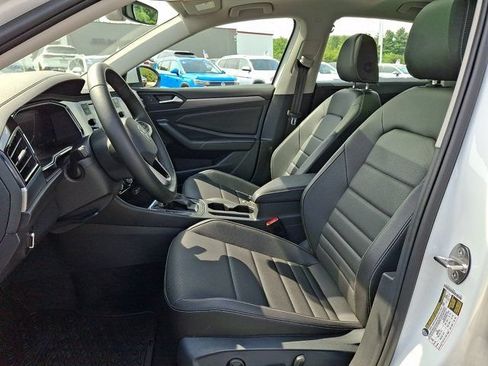 Used 2024 Volkswagen Jetta SE w/ Panoramic Sunroof Package FWD image 17