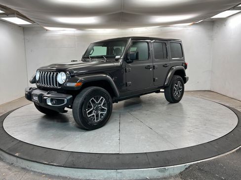 Certified 2025 Jeep Wrangler Sahara image 1