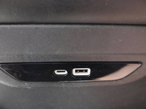 Used 2024 Chrysler Pacifica Touring-L FWD image 36