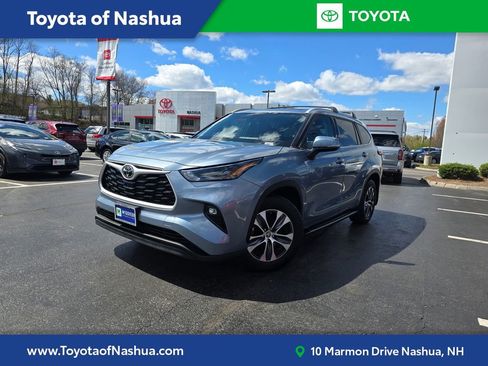 Used 2022 Toyota Highlander XLE AWD/4WD image 1