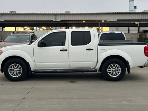 Used 2019 Nissan Frontier SV image 6