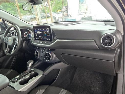 Used 2025 Chevrolet Blazer LT FWD image 30
