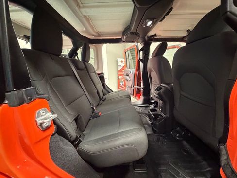 Used 2018 Jeep Wrangler Unlimited Sahara w/ Cold Weather Group AWD/4WD image 50