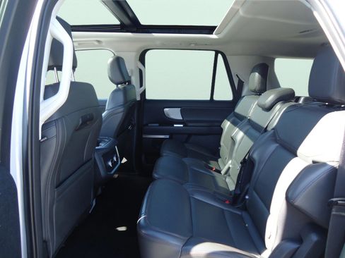 Used 2025 Ford Expedition Max Active AWD/4WD image 30