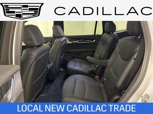 Used 2025 Cadillac XT6 Premium Luxury w/ Technology Package AWD/4WD image 31