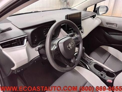 Used 2025 Toyota Corolla LE FWD image 11