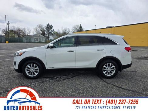 Used 2016 Kia Sorento LX w/ LX Convenience Package image 2
