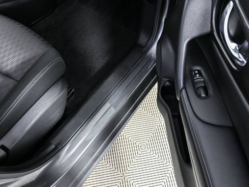 Used 2020 Nissan Rogue SV FWD image 24