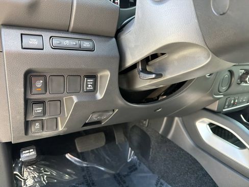 Used 2025 Nissan Frontier SV w/ SV Convenience Package RWD image 17