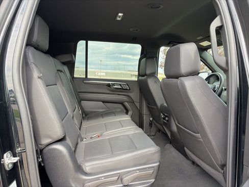 Used 2025 Chevrolet Suburban Z71 AWD/4WD image 33