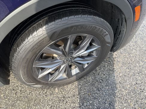 Certified 2022 Volkswagen Tiguan SE image 24