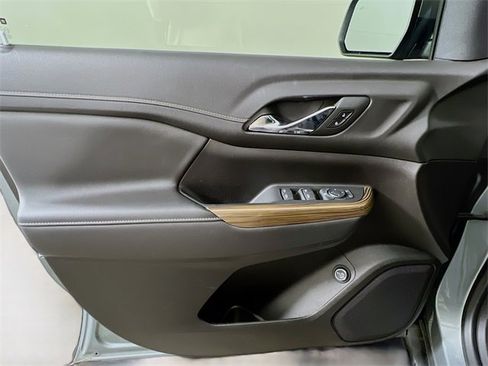 Used 2023 GMC Acadia SLE w/ Driver Convenience Package image 31