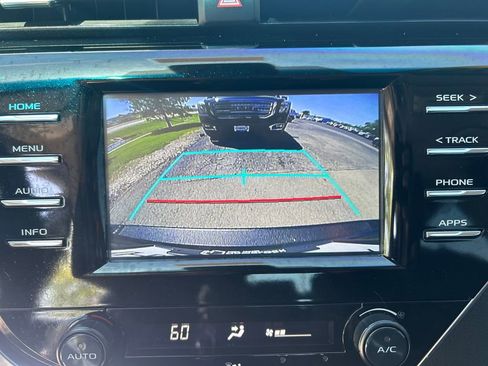 Used 2018 Toyota Camry SE FWD image 13