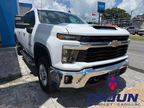 Used 2025 Chevrolet Silverado 2500 LT w/ Convenience Package AWD/4WD image 5