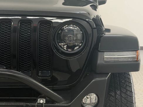 Used 2023 Jeep Wrangler Unlimited Sahara AWD/4WD image 11