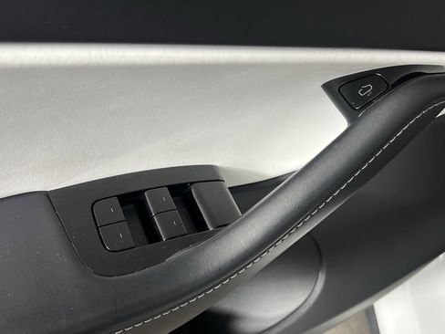 Used 2020 Tesla Model Y Long Range image 27