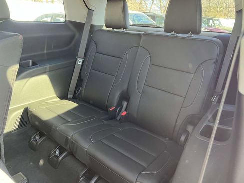 Used 2023 GMC Acadia SLT w/ Preferred Package image 20