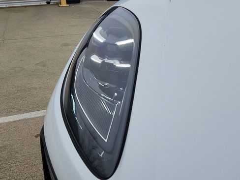 Certified 2023 Porsche Macan Turbo image 8