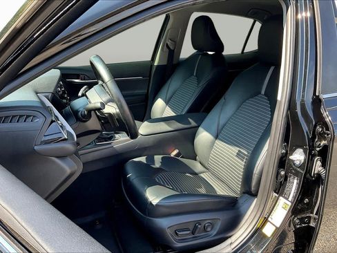 Used 2021 Toyota Camry SE FWD image 8