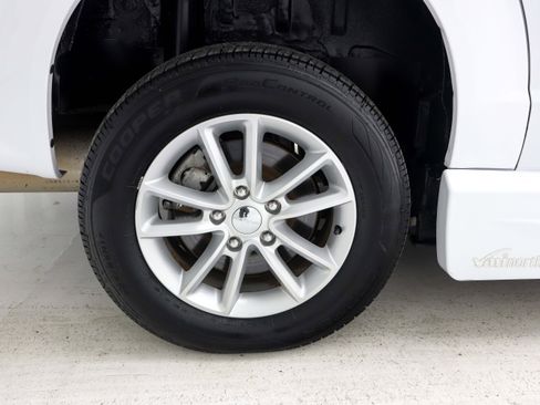 Used 2014 Dodge Grand Caravan SXT w/ Rear Park Assist Package FWD image 34