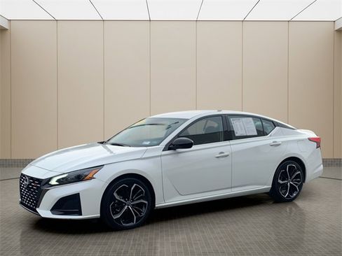 Used 2024 Nissan Altima 2.5 SR image 1