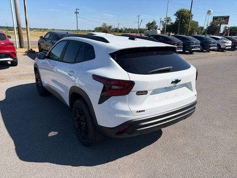 New 2026 Chevrolet Trax LT w/ Midnight Edition FWD image 4