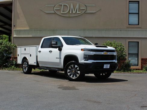 Used 2025 Chevrolet Silverado 2500 Custom w/ Custom Value Package AWD/4WD image 3