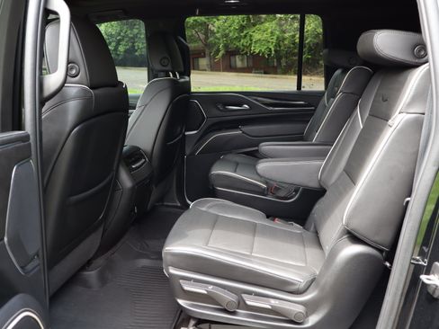 Used 2024 Cadillac Escalade ESV Sport AWD/4WD image 45