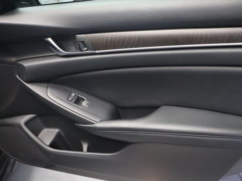 Used 2018 Honda Accord Touring image 11